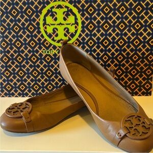 Tory Burch✨ Flats with Medallion Logo size 7